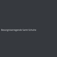 Besorgniserregende Samt-Schuhe